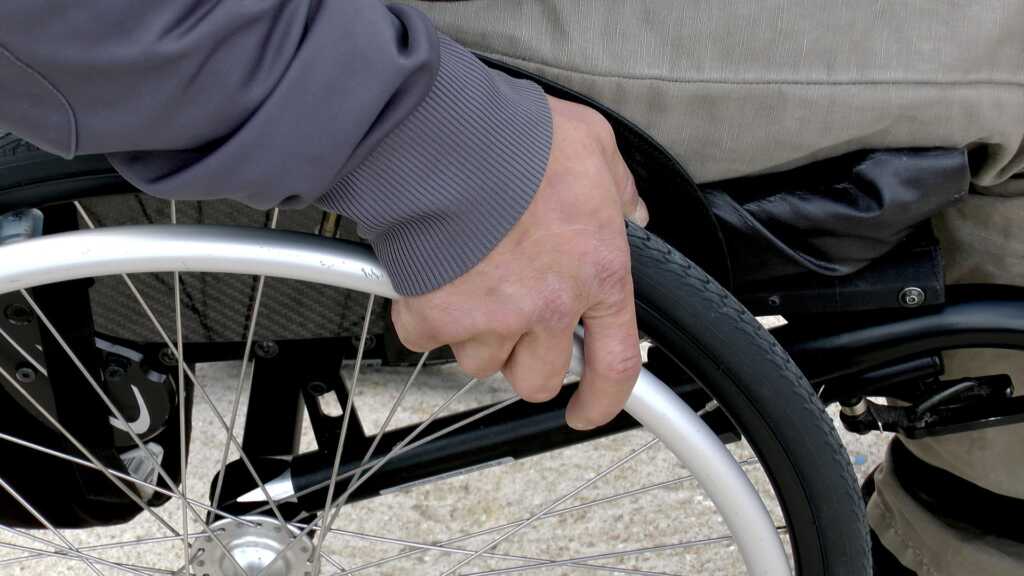 wheelchair-1230101_1920