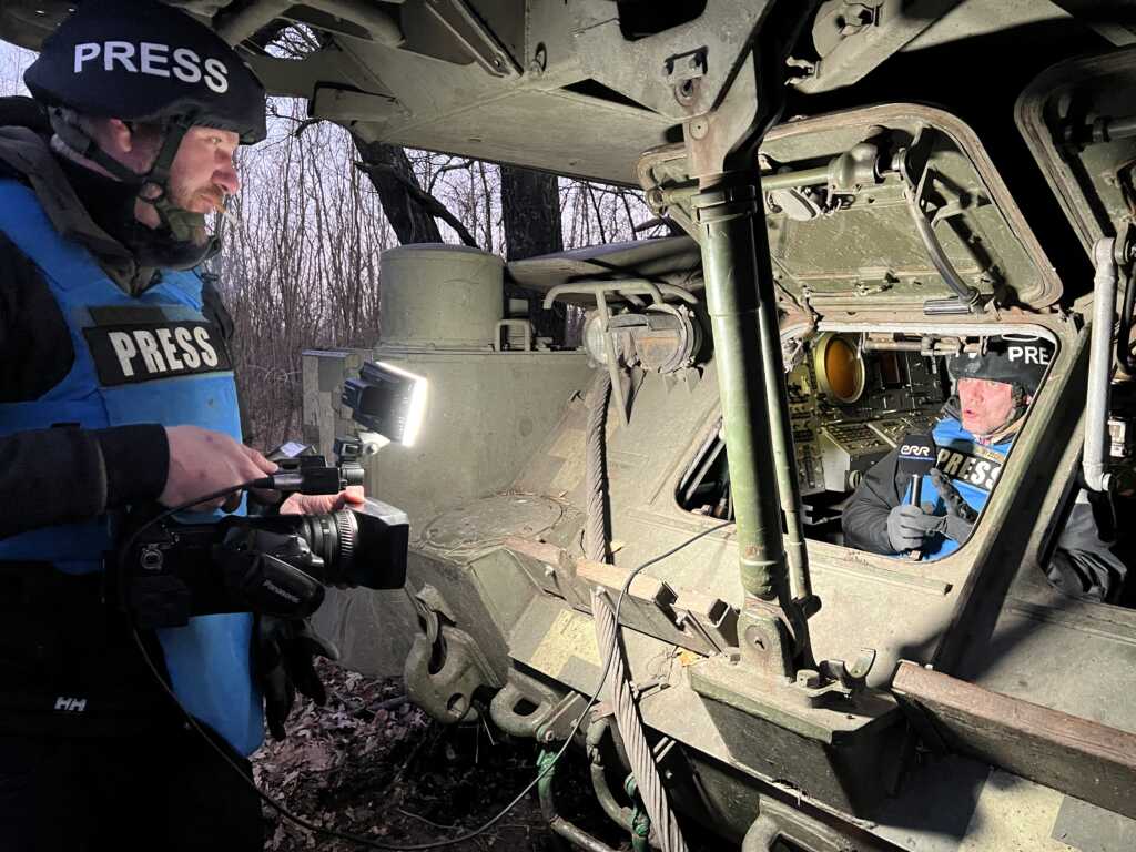 Ka ajakirjanikud peavad vahel tanki ronima. Foto: Kristjan Svirgsden